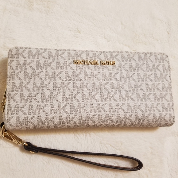 BNWT MICHAEL KORS LOGO WALLET💗 - Picture 1 of 3